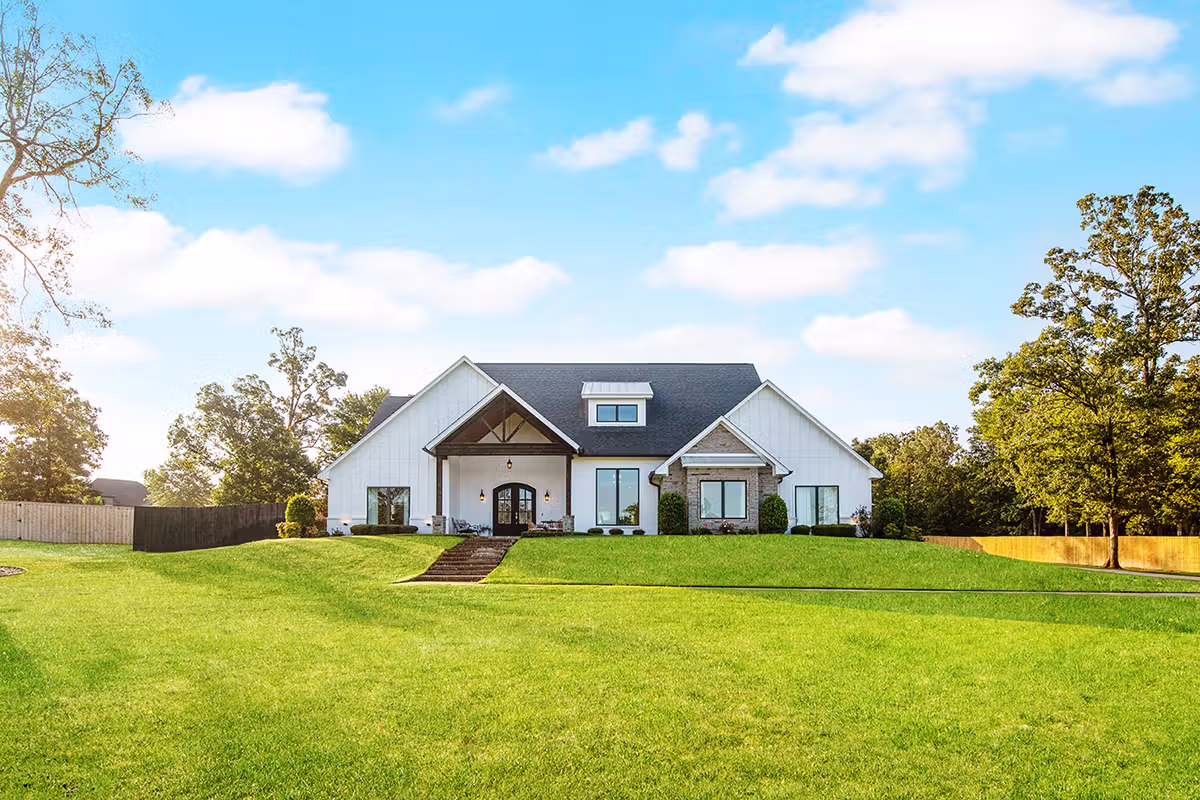 Redwater TX Luxury Home Front Yard