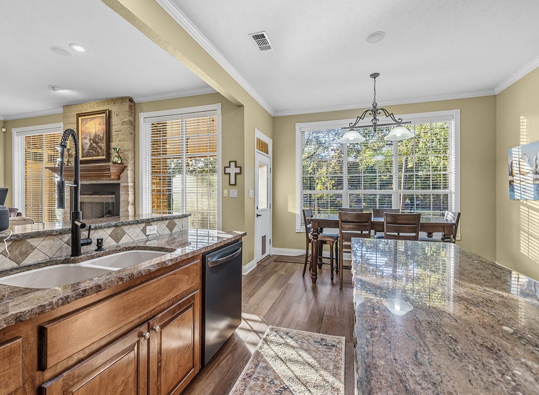 Kitchen, Granite and Large Sink