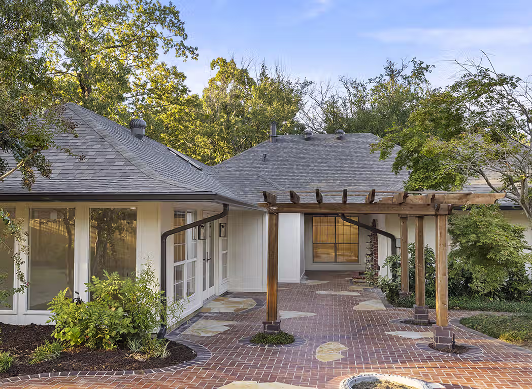 Maplecrest Courtyard View Closeup HDR Real Estate Photo