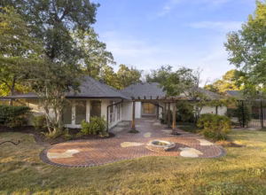 Maplecrest Courtyard View HDR Real Estate Photo