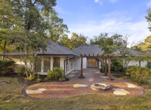 Maplecrest Courtyard Wide View HDR Real Estate Photo