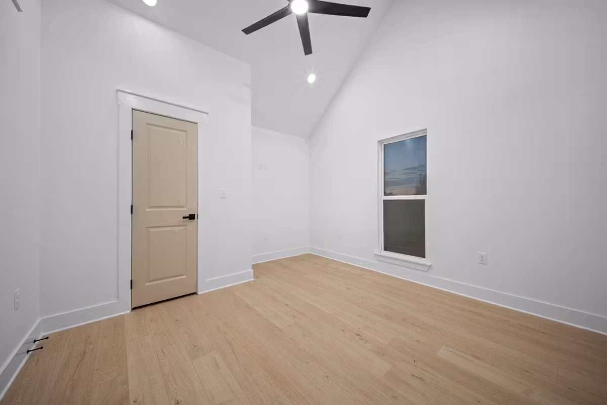Red Lick Texas Upstairs Bedroom Vaulted Ceiling Home Interior Photos