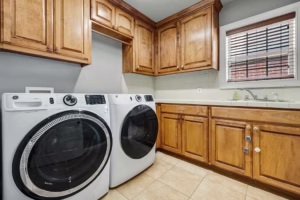 Real Estate Photography Company Stonegate Cir Texarkana Laundry Room With Cabinets